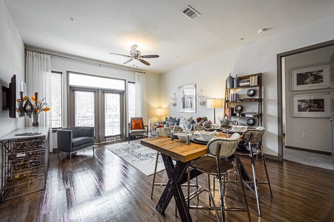 Building Photo - Lease Today & Receive 1 Month Free Rent!