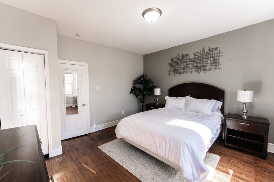 Building Photo - 3252 N Newkirk St