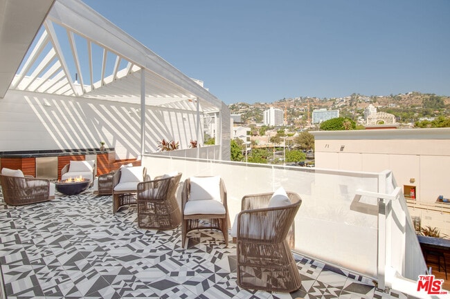 Building Photo - 1030 Kings Rd