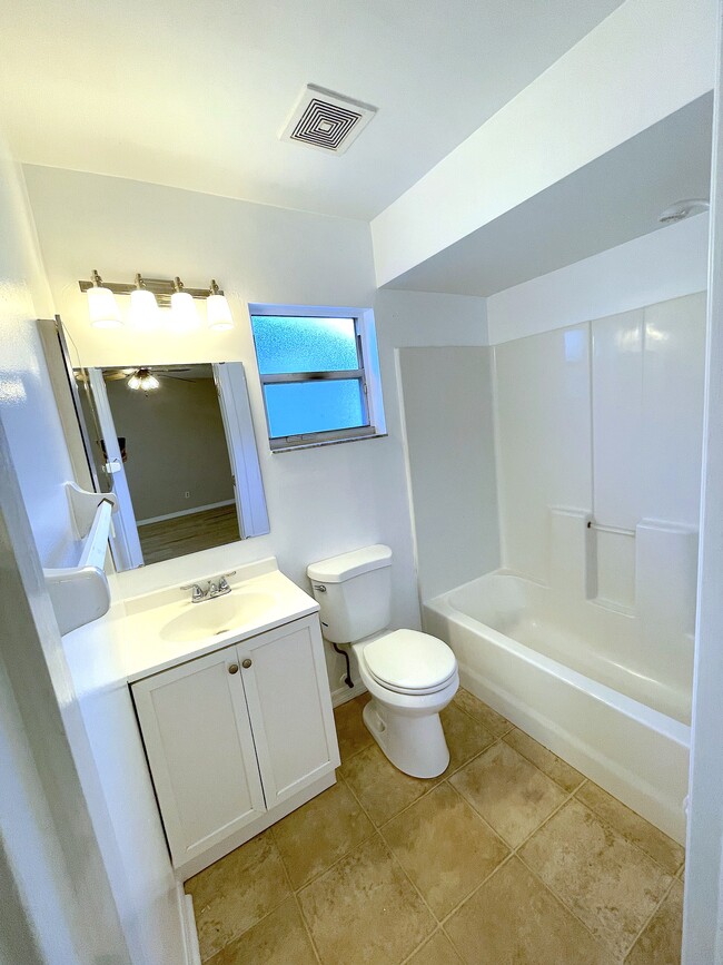 Master Bath - 420 Fronda Ave SW