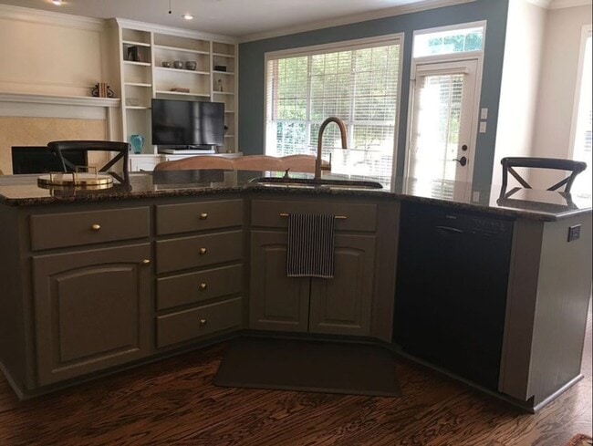 Building Photo - Mill Creek Executive Home Overlooking Golf Course at 17th Tee