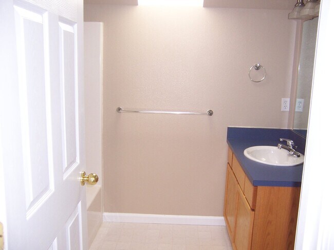 Building Photo - Available Now! 3 Bedroom ~ 1.5 Bathroom House Located in South Corvallis with A/C