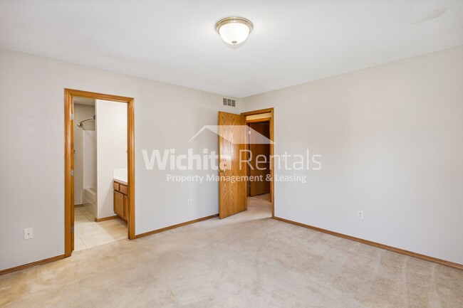 Building Photo - ****$500 off first months rent**** 3 bedro...