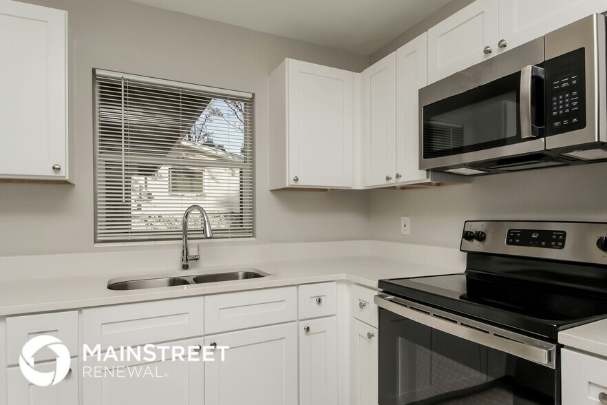 Building Photo - 240 16th St NE