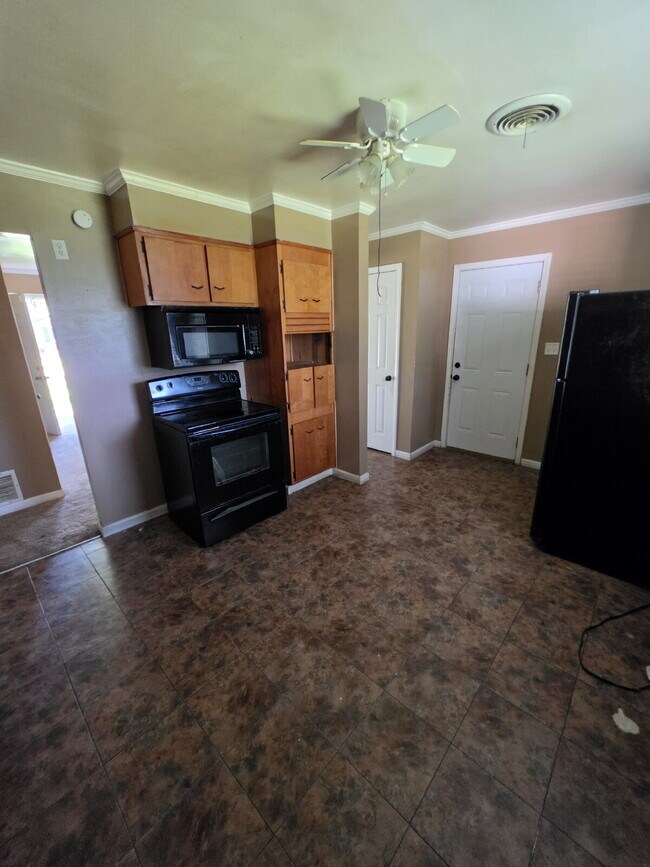 Building Photo - 3-Bedroom Retreat in Blytheville – Cozy 884 Sq Ft Home on Mayfair Lane!