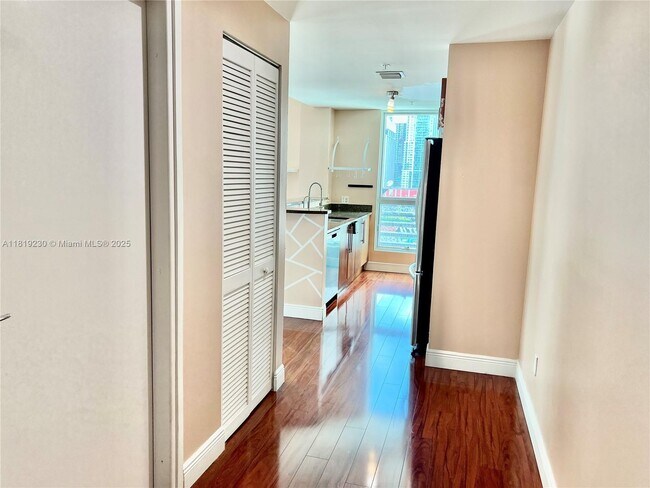 Building Photo - 300 S Biscayne Blvd