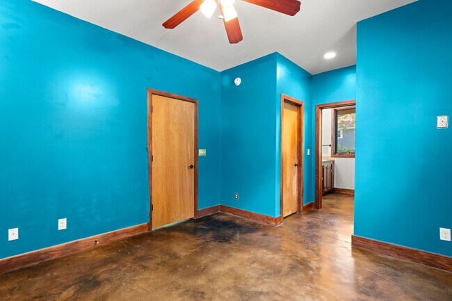 Building Photo - West Asheville Oasis