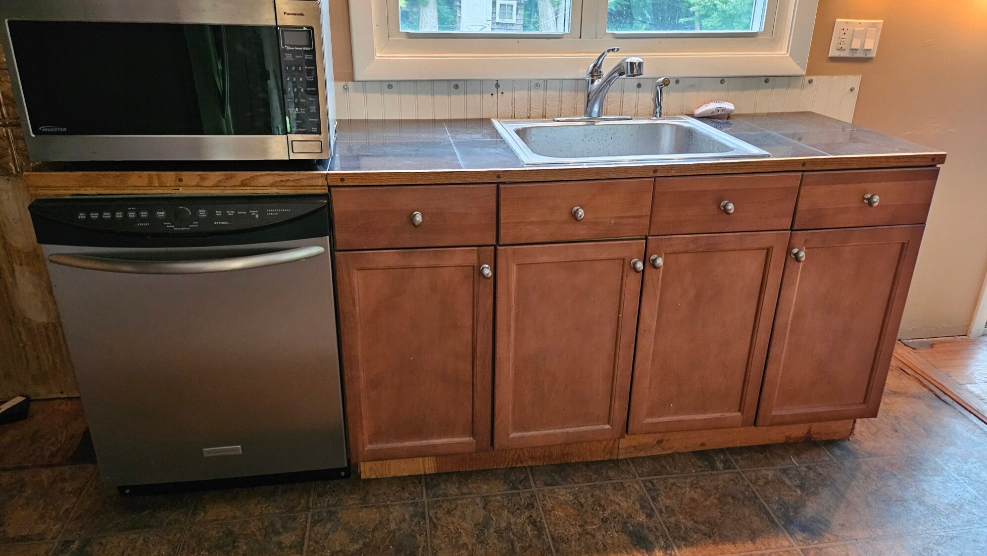 Kitchen Sink - 5 Tudor Ct W