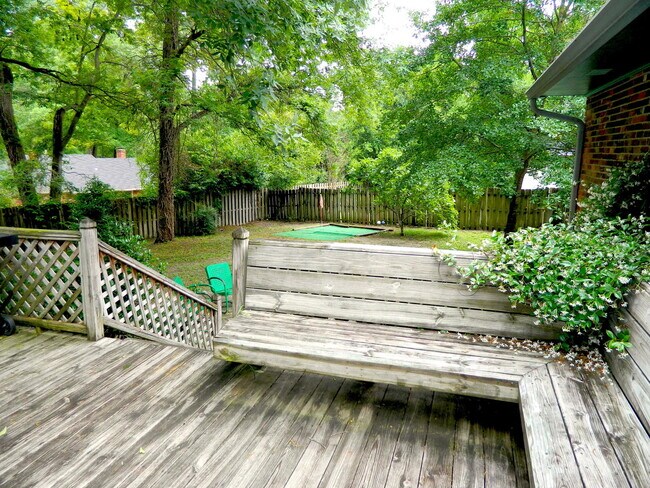 Building Photo - 744 McClure Dr