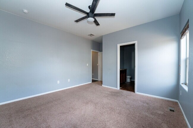 Building Photo - 575 Solano Dr