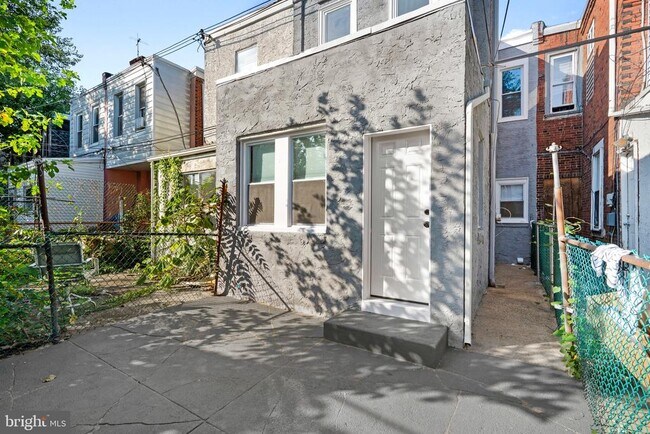 Building Photo - 2113 S Simpson St