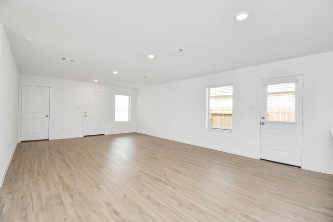 Building Photo - 1615 Windrose Bnd