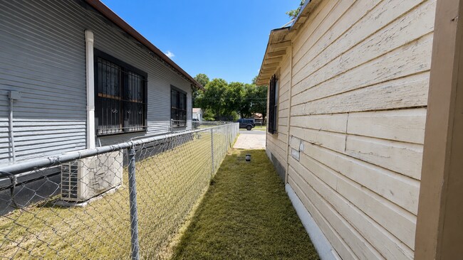 Building Photo - 1817 San Luis St