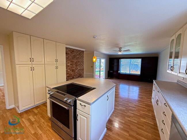 Building Photo - 5331 Rimwood Dr