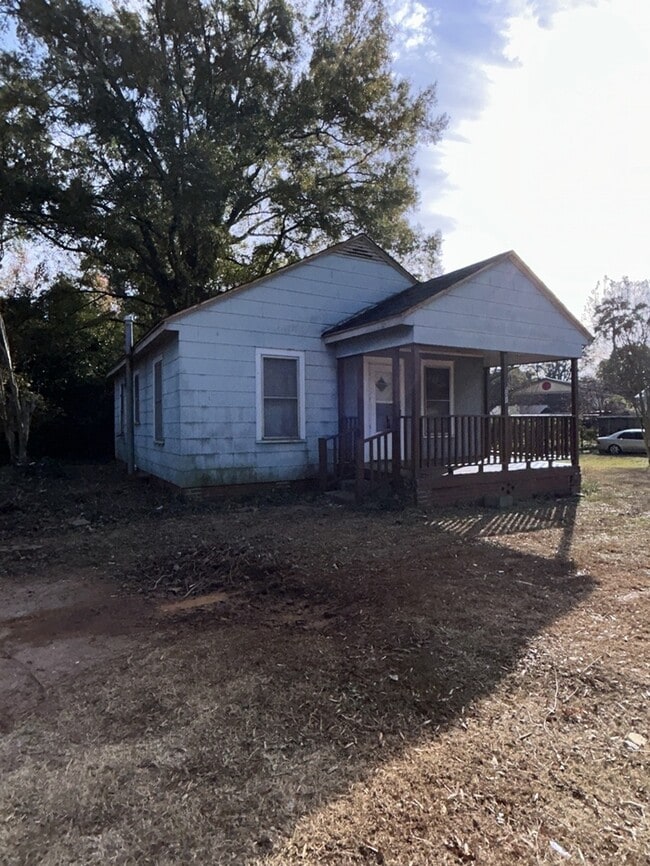 Building Photo - 2 Bedroom 1 Bathroom