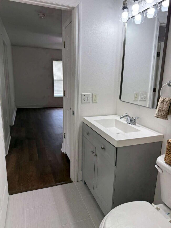 Building Photo - Cocoa Duplex