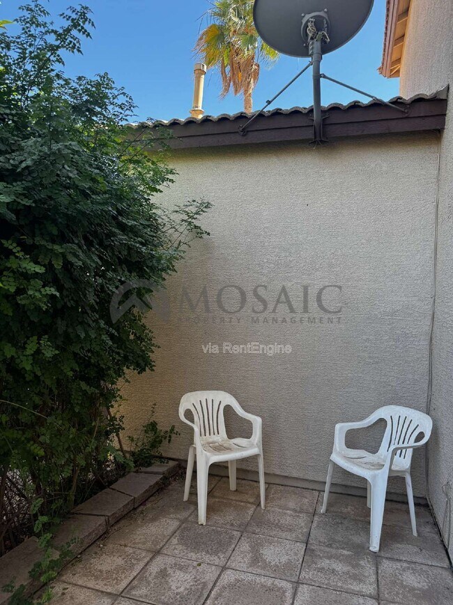 Building Photo - 3356 E Mayberry Ave