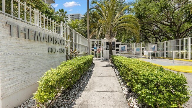 Building Photo - 850 N Miami Ave