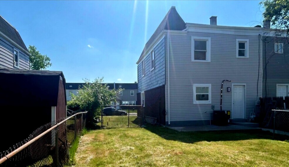 Building Photo - 2422 Airacobra St