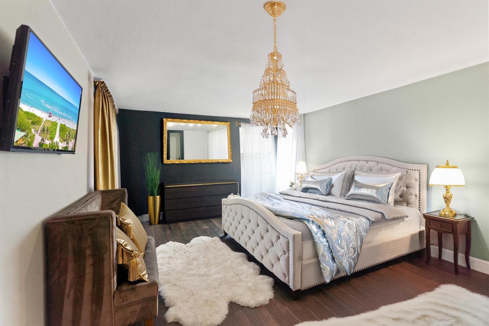 Building Photo - 6106 Royal Poinciana Ln