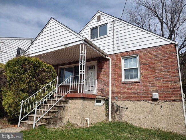 Building Photo - 2908 5th Ave