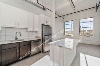 Building Photo - 104 E 2nd St