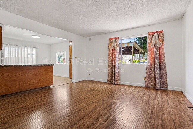 Building Photo - 3043 Blossom St