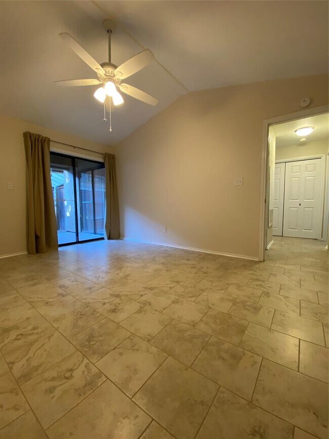 Building Photo - 1202 Thorpe Ln