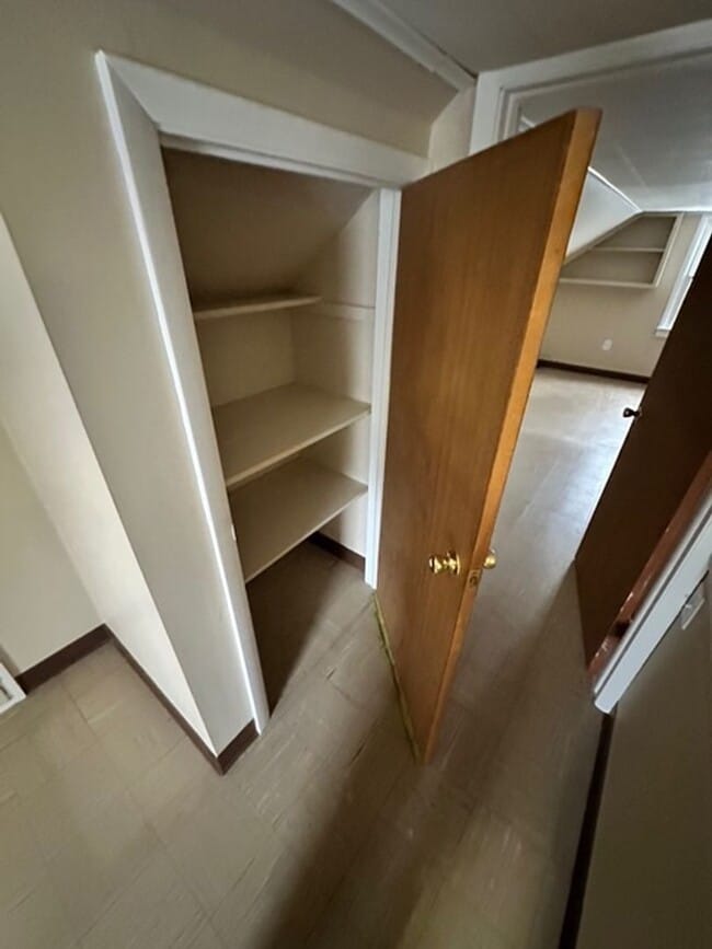 Building Photo - Charming 3-Bedroom Home with Large Backyard For Rent!