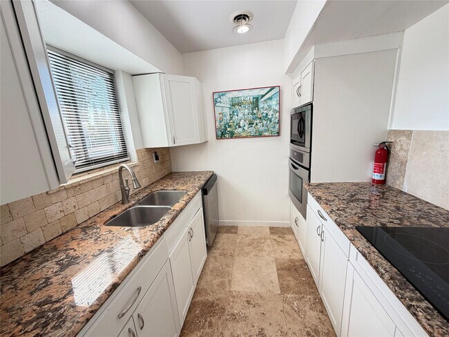 Building Photo - 101 SE 14th Pl