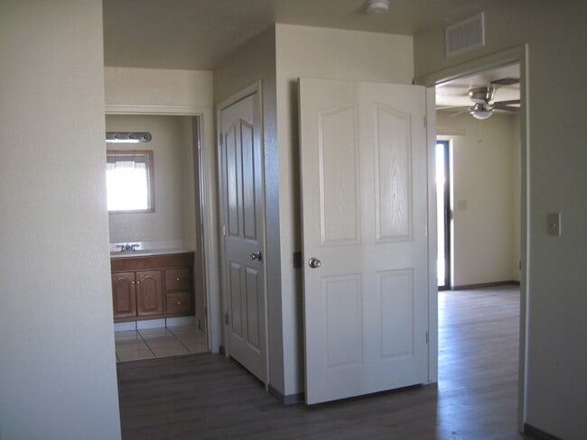 Building Photo - 426 S Bowie Ave