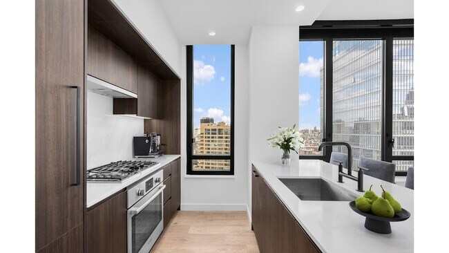 Building Photo - 111 Varick St