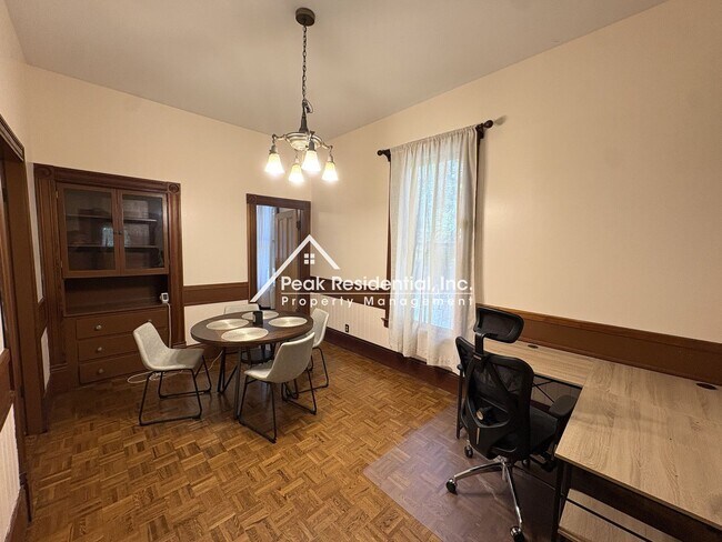 Building Photo - Furnished 1bd/1ba Midtown Duplex!