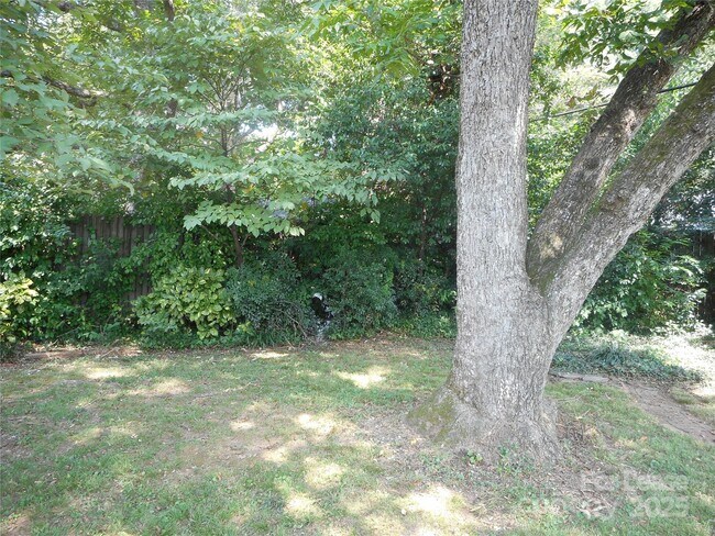 Building Photo - 1210 Norland Rd