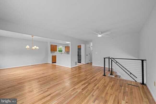 Building Photo - 100 Oak Dr
