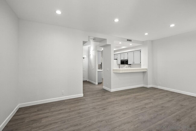 Building Photo - 7274 Shoreline Dr