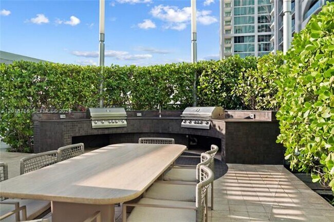Building Photo - 900 Biscayne Blvd