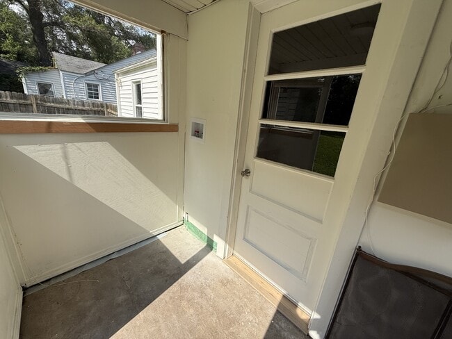 Building Photo - 1302 Highland Ave