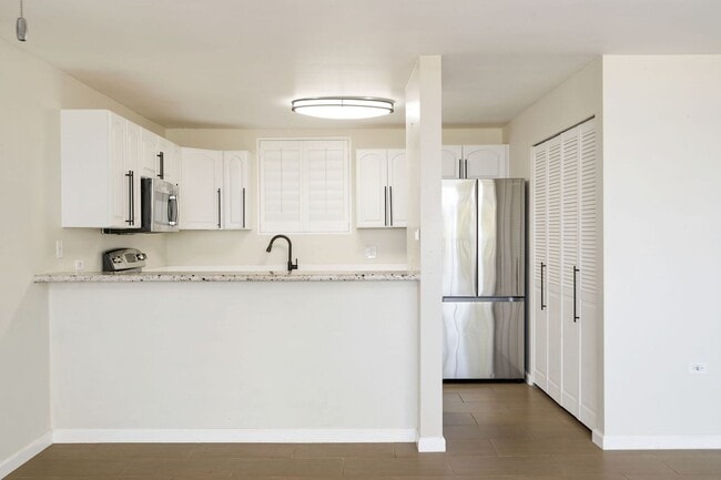 Building Photo - Experience Island Living at Its Finest in ...