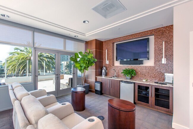 Building Photo - Little Italy Fully Furnished 1 Bedroom! Av...