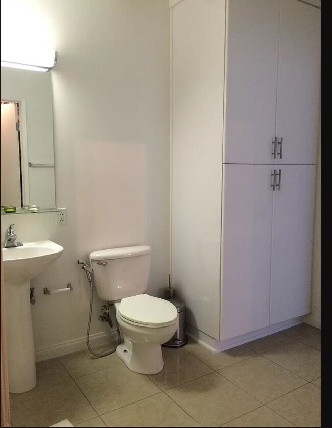 Building Photo - 488 E Ocean Blvd