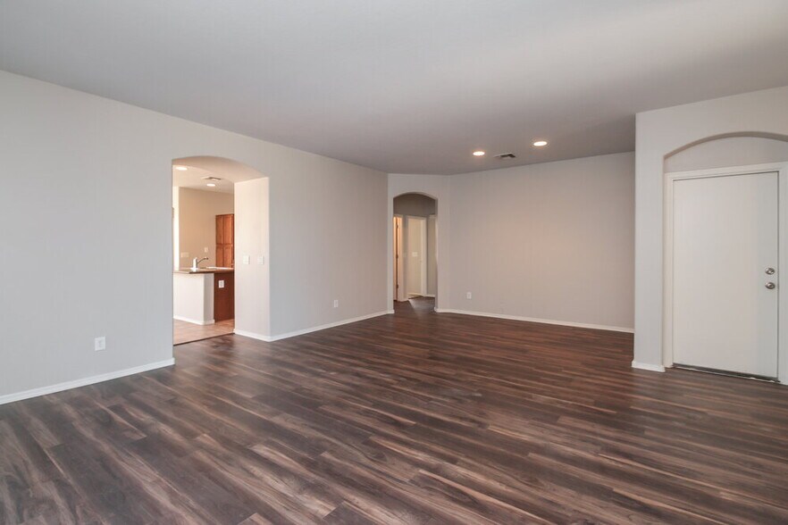 Building Photo - 10110 W Payson Rd