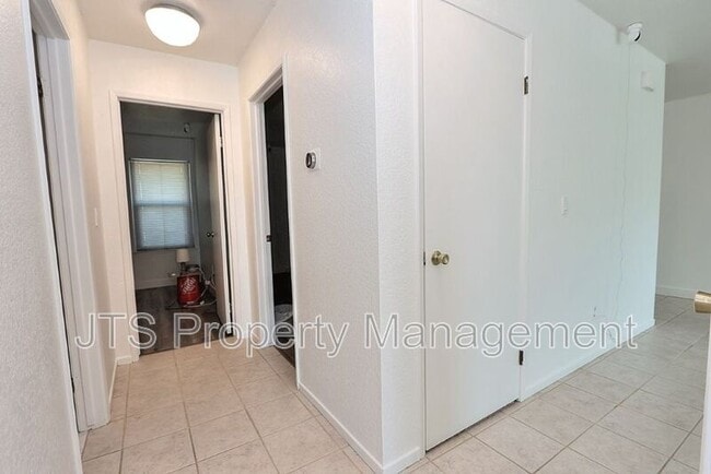 Building Photo - 6069 Kingwood Cir