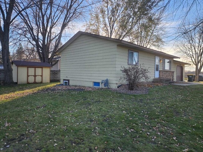 Building Photo - 1601 7th Ave SE