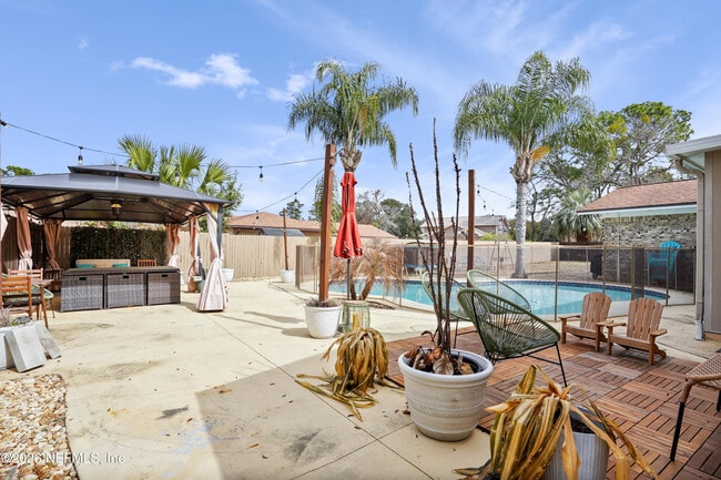 Building Photo - 6717 Lenczyk Dr