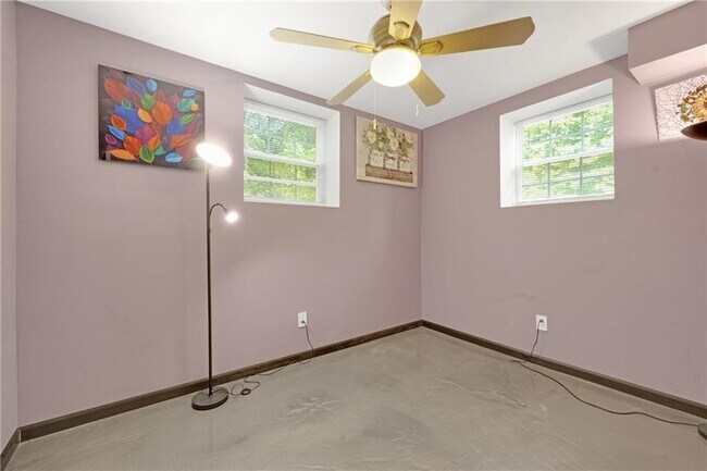 Building Photo - 3440 Oregon Trail SW