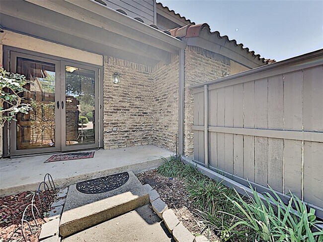 Building Photo - 777 Custer Rd