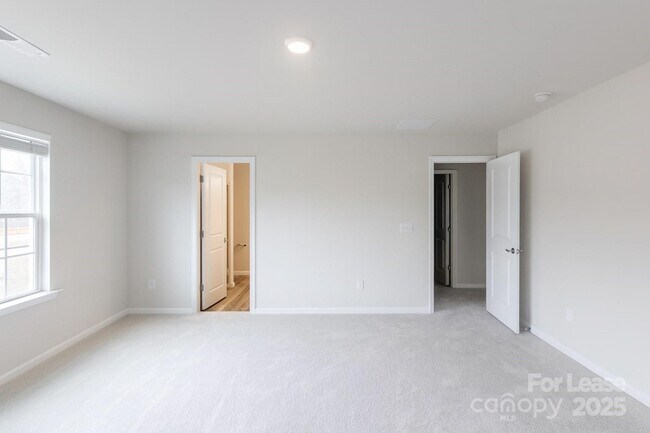 Building Photo - 5514 Hydrangea St