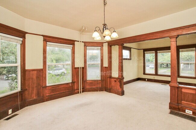 Building Photo - 1320 S 9th St