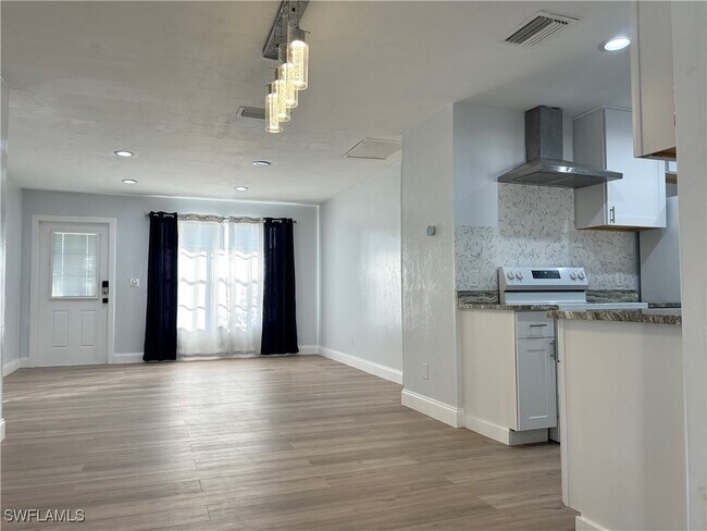 Building Photo - 1428 SE 20th Ave